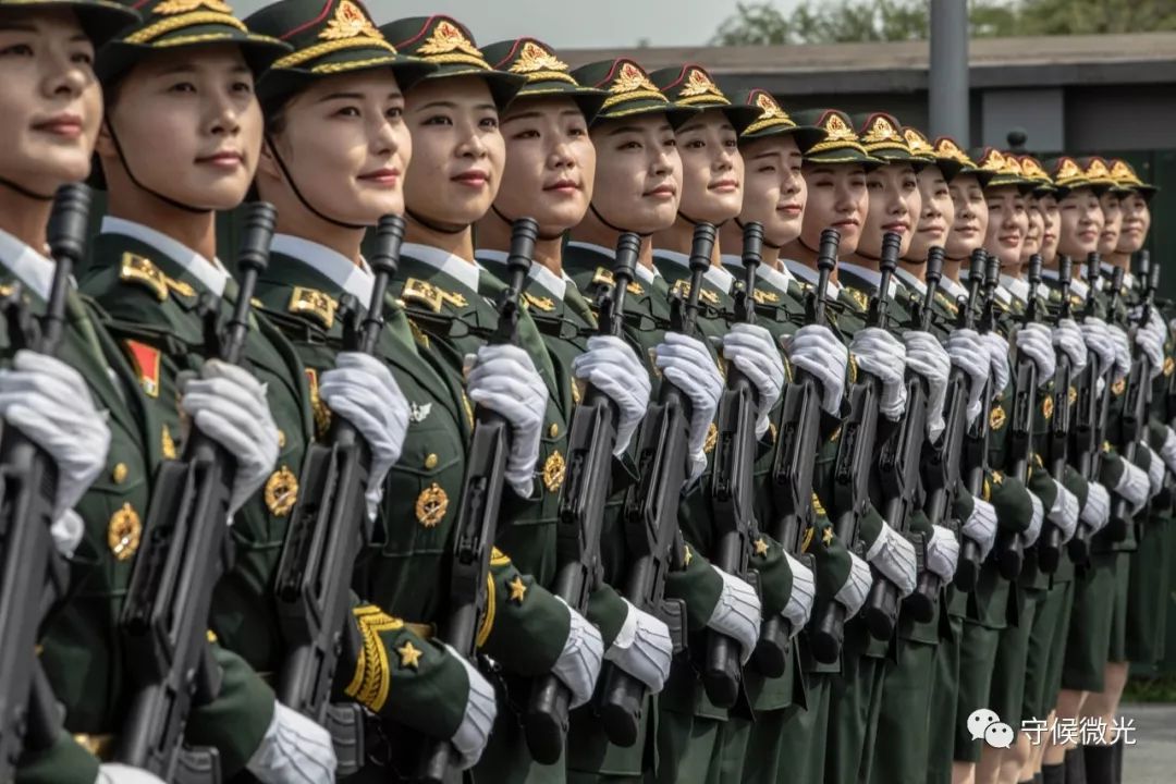 閱兵式上的女兵方隊，榮耀與力量的展現，閱兵式上的女兵方隊，榮耀與力量的璀璨瞬間